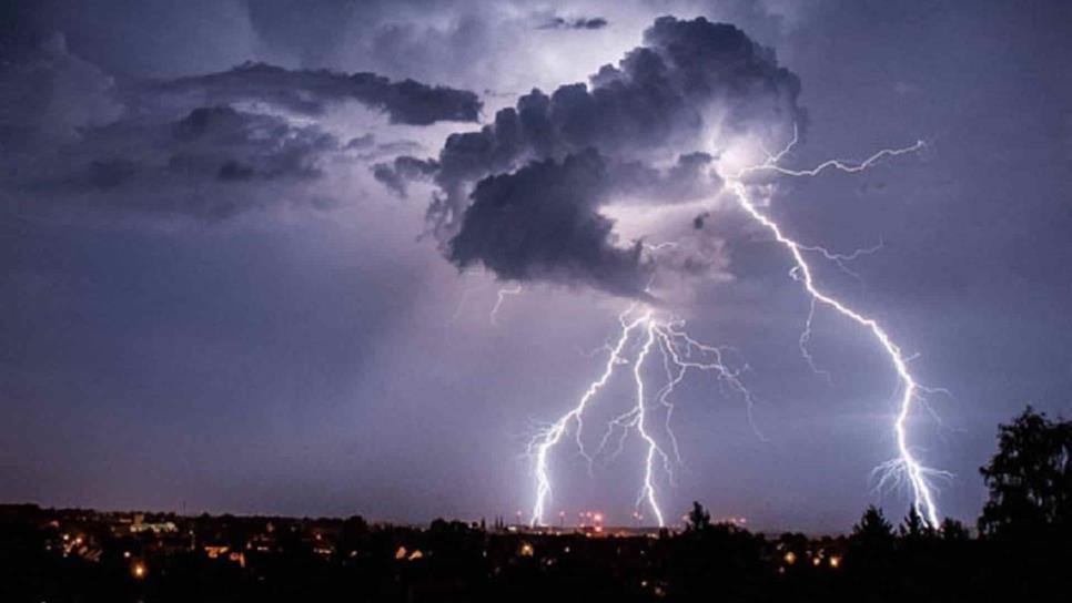 Por temporada de lluvias, Protección Civil exhorta a protegerse de rayos