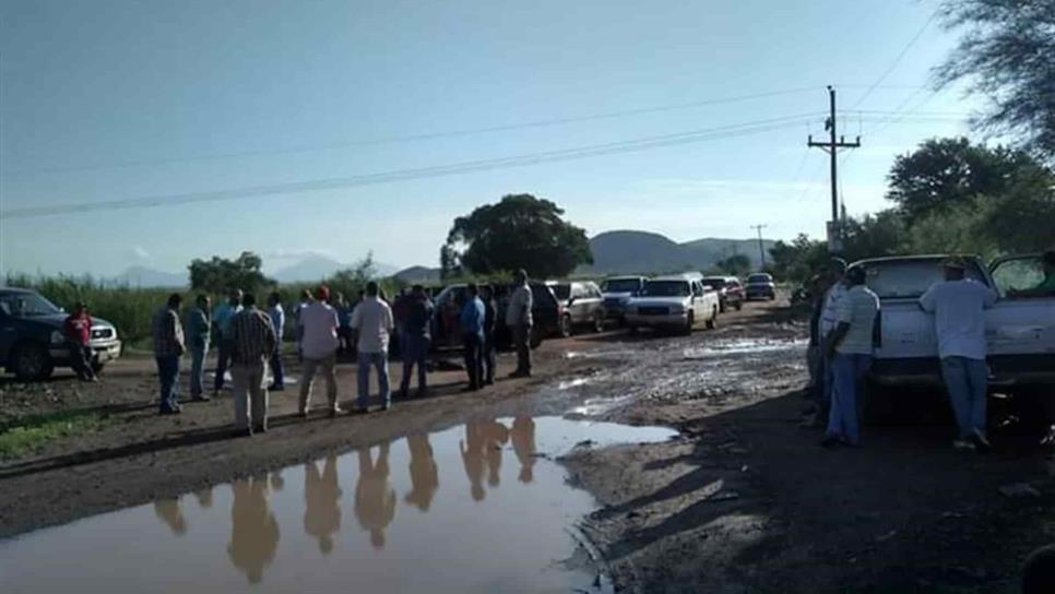 Vecinos de 5 comunidades de El Fuerte exigen reparación de camino