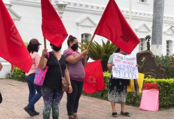 Reclaman apoyos en el Palacio Municipal de Culiacán