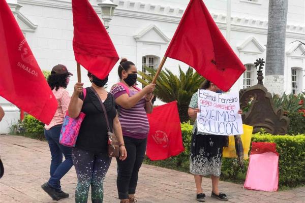Reclaman apoyos en el Palacio Municipal de Culiacán