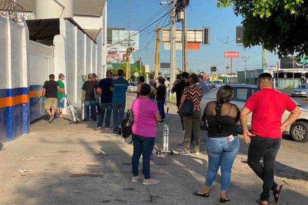 Tanques de oxígeno, el producto más deseado; se mantienen largas filas