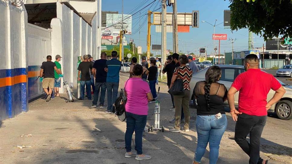 Tanques de oxígeno, el producto más deseado; se mantienen largas filas