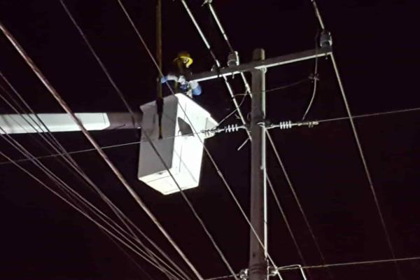 Al 98 % restablecimiento de energía eléctrica, afectado por vientos