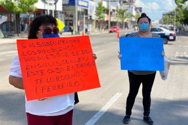 Tras retirarles el permiso, tiangueros de Culiacán se manifiestan