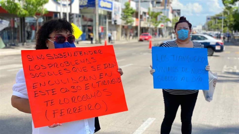 Tras retirarles el permiso, tiangueros de Culiacán se manifiestan