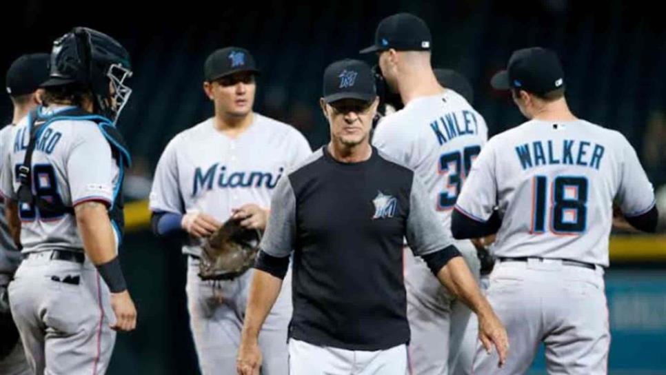 Marlins pone en pausa su temporada por brote de Covid-19