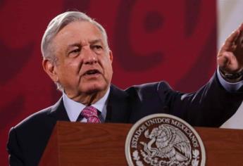 Guarda AMLO un minuto de silencio por las más de 44 mil víctimas del Covid-19 en México