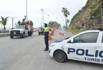 Advierten sobre deslave de cerro en zona turística de Mazatlán