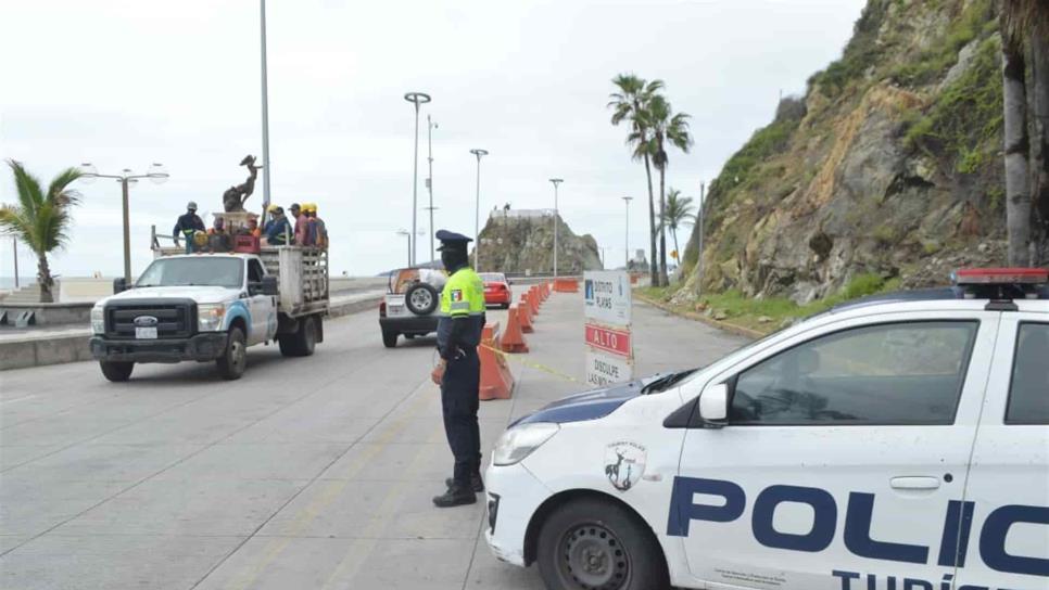 Advierten sobre deslave de cerro en zona turística de Mazatlán