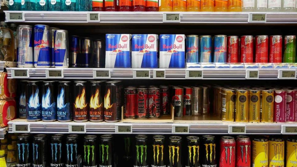 Bebidas energéticas rebasan niveles de azúcar recomendados por la OMS: Profeco