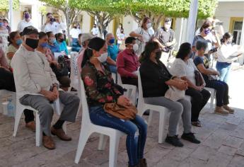 Obtienen 100 familias las escrituras de sus viviendas