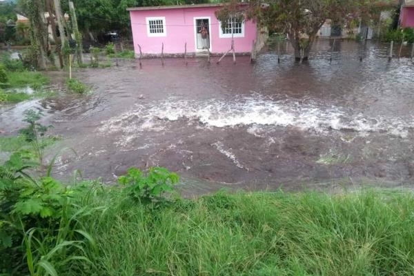 Reducen suministro de agua en Mazatlán tras romperse tubería en El Zapote