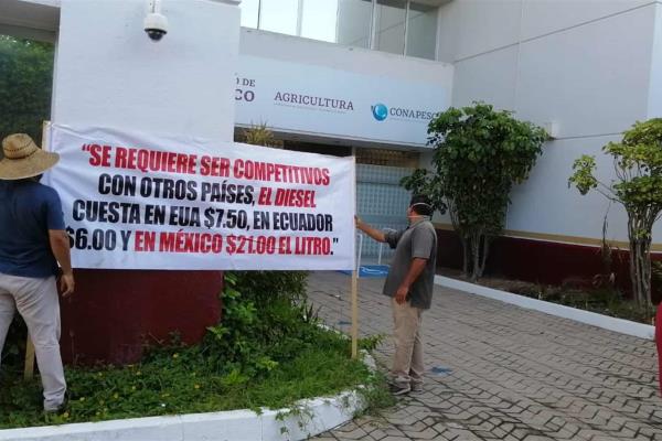 Acuerdan Conapesca y pescadores reunión con armadores