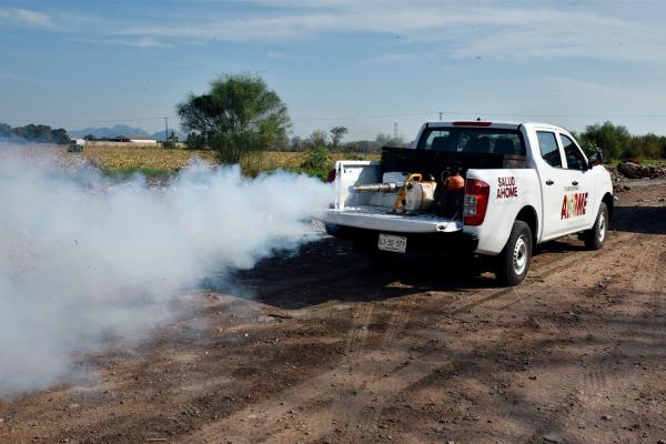 Refuerza acciones de fumigación contra moscos en colonias y ejidos