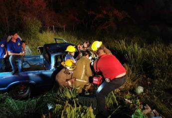 Choque carretero deja 4 adultos y un niño lesionados