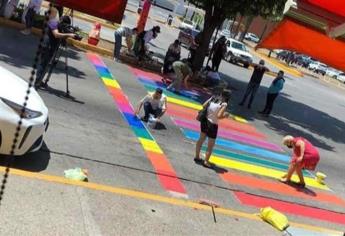 Estrena Culiacán segundo paso peatonal con colores LGBT