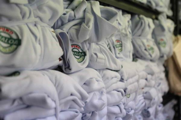 Programa de Uniformes y Útiles Gratuitos está asegurado para el próximo ciclo escolar