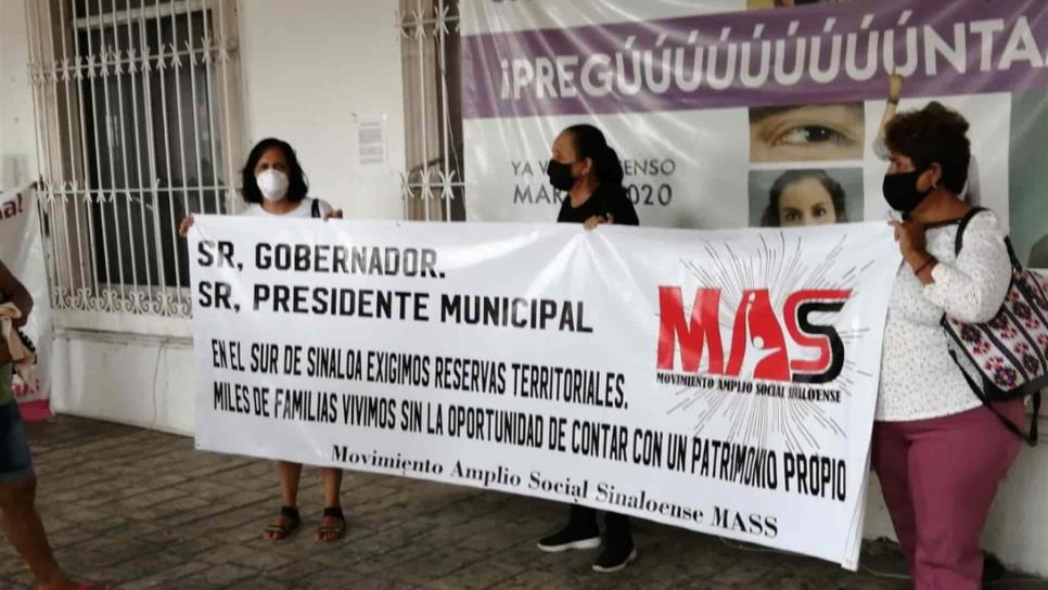 Se plantan en Palacio Municipal de Mazatlán; demandan viviendas