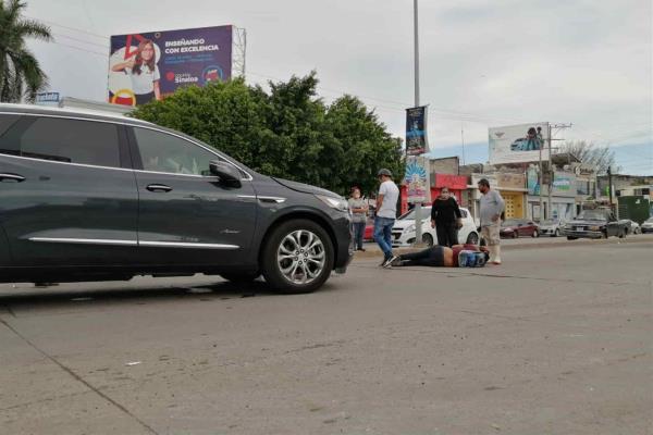 Se lesiona motociclista en desigual choque