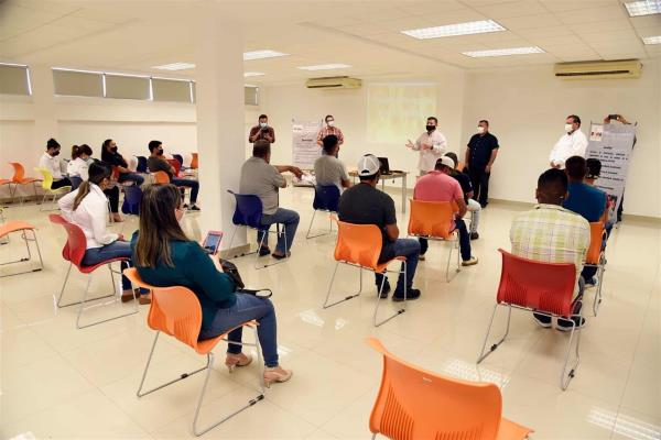Culminan jóvenes en proceso de reinserción social capacitación del programa Amigo Vial
