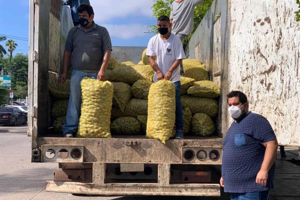 Comuna de Ahome recibe donativo de alimentos de empresas locales