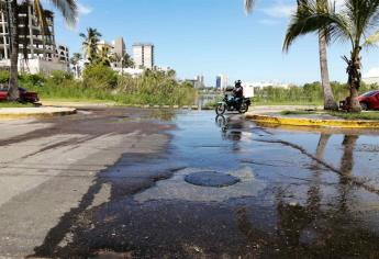 Se quejan de desborde de aguas negras cerca de Avenida del Mar