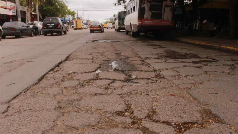 Lluvias dejan más baches en Los Mochis; autoridad dice que requiere invertir 150 mdp Lluvias dejan más baches en Los Mochis; autoridad dice que requiere invertir 150 mdp