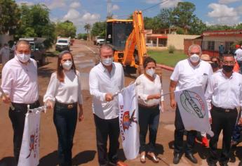 Gobernador da banderazo de inicio a obras de pavimentación en Estación Bamoa, Guasave