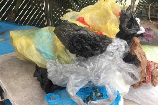 Vence en octubre el plazo para ya no usar bolsas ni popotes de plástico