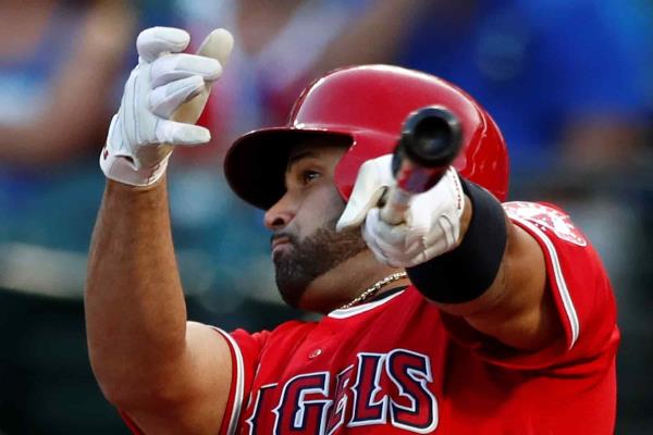 Pujols pega su jonrón 660 e iguala a Mays en la victoria de los Angelinos