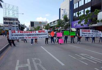 Vecinos de la Bicentenario se manifiestan en el Ayuntamiento de Culiacán