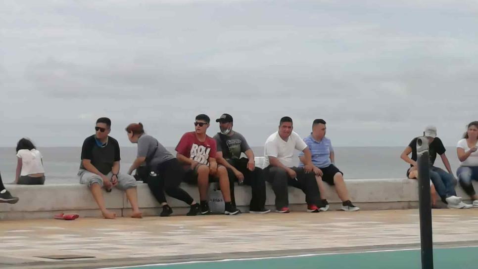 Turistas que arriban a Mazatlán desconocen el uso obligatorio del cubrebocas Turistas que arriban a Mazatlán desconocen el uso obligatorio del cubrebocas