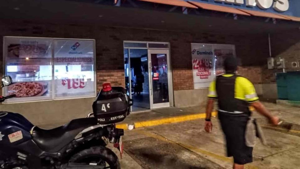 Asaltan conocida pizzería de Mazatlán; amarran a empleados y se llevan botín