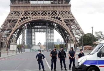 Evacuan Torre Eiffel por amenaza de bomba