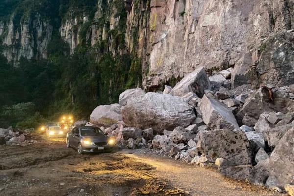 Abren paso en la carretera libre Mazatlán-Durango