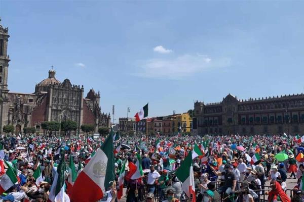 Protestan miles en el Zócalo de la CdMx; FRENAA amplía plantón