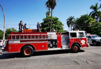 Rinden homenaje póstumo al excomandante de Bomberos Jesús Absalón Espinoza