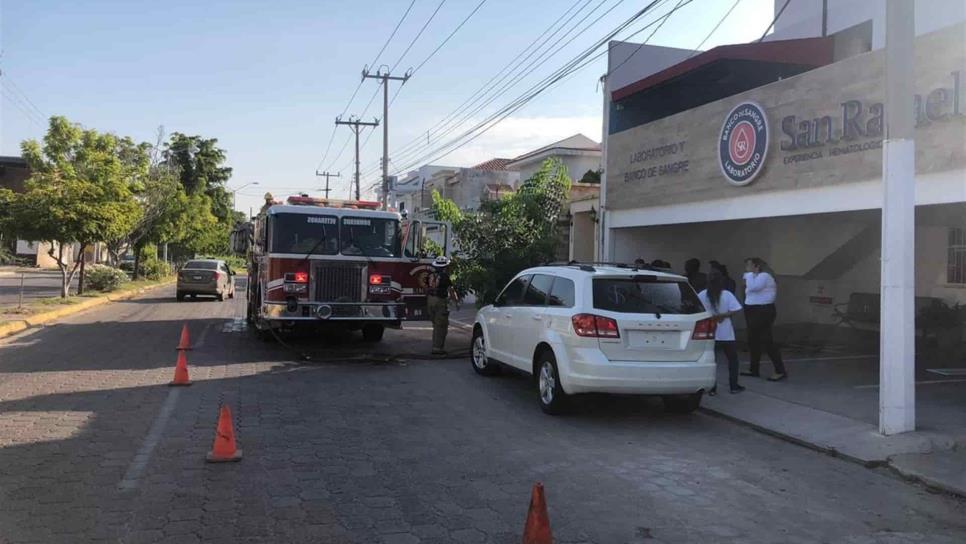 Conato de incendio en laboratorio químico de Mazatlán moviliza a bomberos