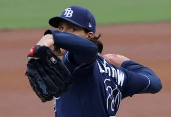 Glasnow lanza sólido, lo apoyan cuatro jonrones y los Rays empatan la serie