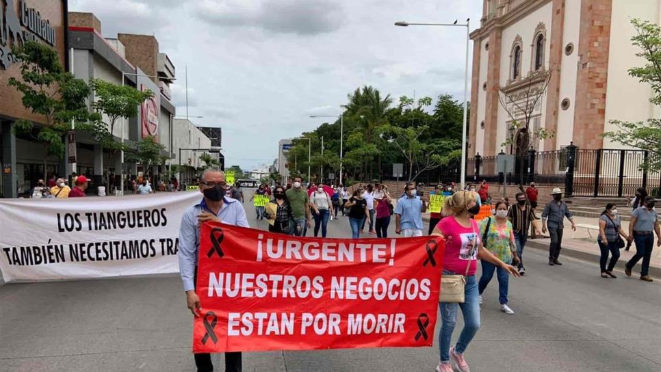 Critica Jesús Valdés apertura de estadios y restricciones a pequeños comerciantes