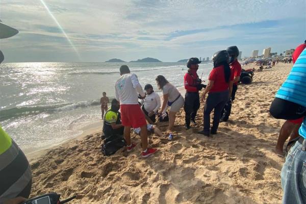 Escuadrón de Salvamento Acuático rescata a 5 turistas en Mazatlán