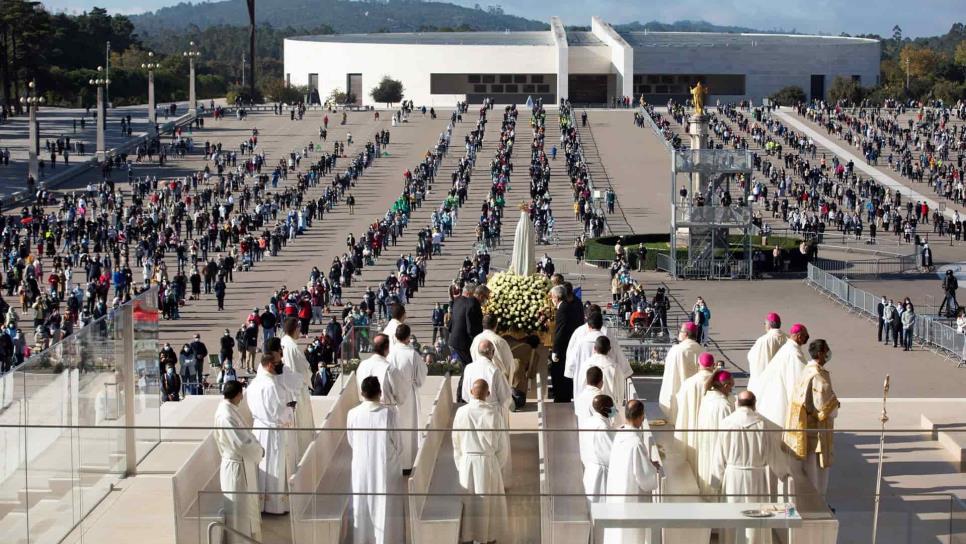 Los fieles evitan rebasar el aforo Covid de la última gran cita de Fátima