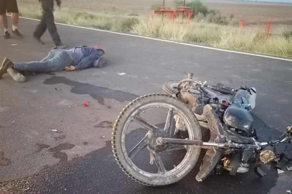 Grave motociclista al atropellar a un hombre y derrapar en Jahuara II