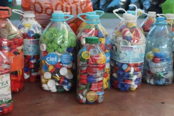 DIF y Sedesu donan plásticos a Casa Valentina