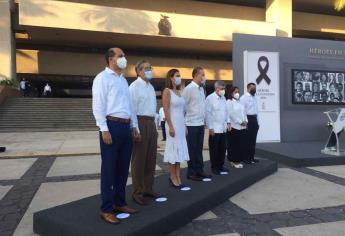 Homenajean a “héroes de bata blanca” caídos, en Culiacán