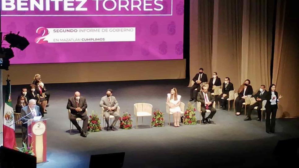 Presenta Guillermo Benítez su Segundo Informe en el Ángela Peralta