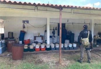 Autoridades federales aseguran precursores químicos al sur del municipio de Culiacán