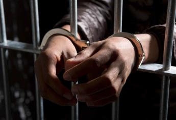 Lo detienen por golpear a su esposa y tenía antecedentes de violencia familiar