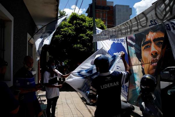 Operan con éxito a Diego Maradona del hematoma subdural