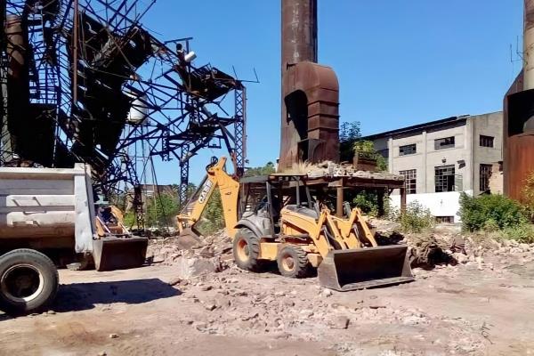Ayuntamiento de Ahome realiza labores de limpieza en predio del Ingenio de Los Mochis